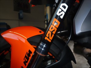 KTM 1290 SUPERDUKE R UND SUPER DUKE GT GABELSCHUTZAUFKLEBER KTM 1290 SUPERDUKE R UND SUPER DUKE GT GABELSCHUTZAUFKLEBER