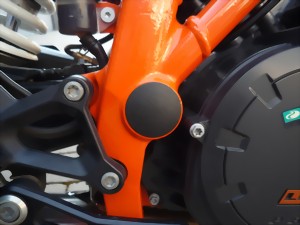 KTM 1290 SUPERDUKE Schwingarmbolzen-Abdeckung